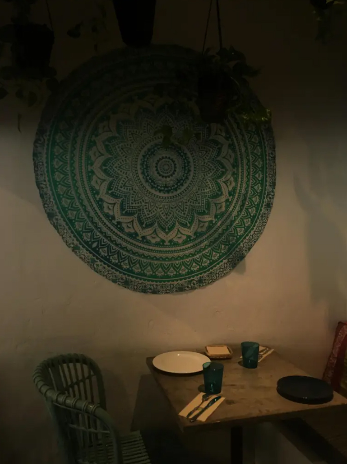 Comptoir-en-béton-dans-un-restaurant-1
