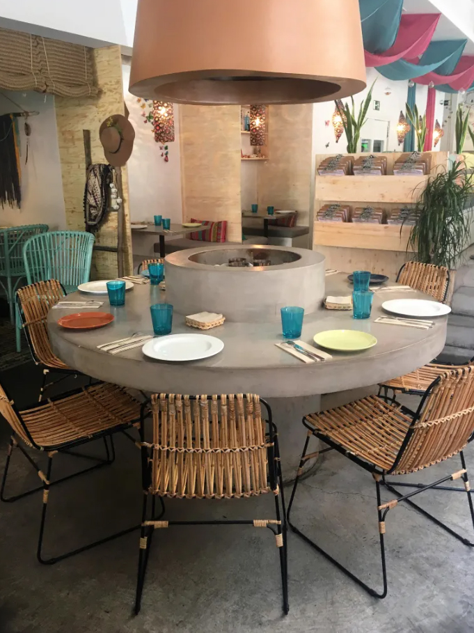 Comptoir-en-béton-dans-un-restaurant-2