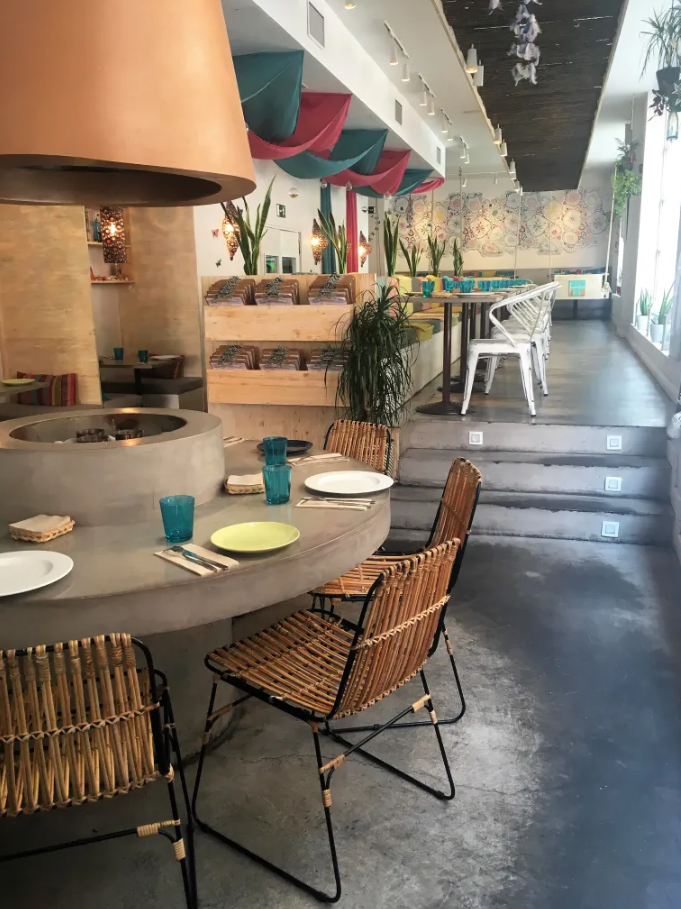 Comptoir-en-béton-dans-un-restaurant-3